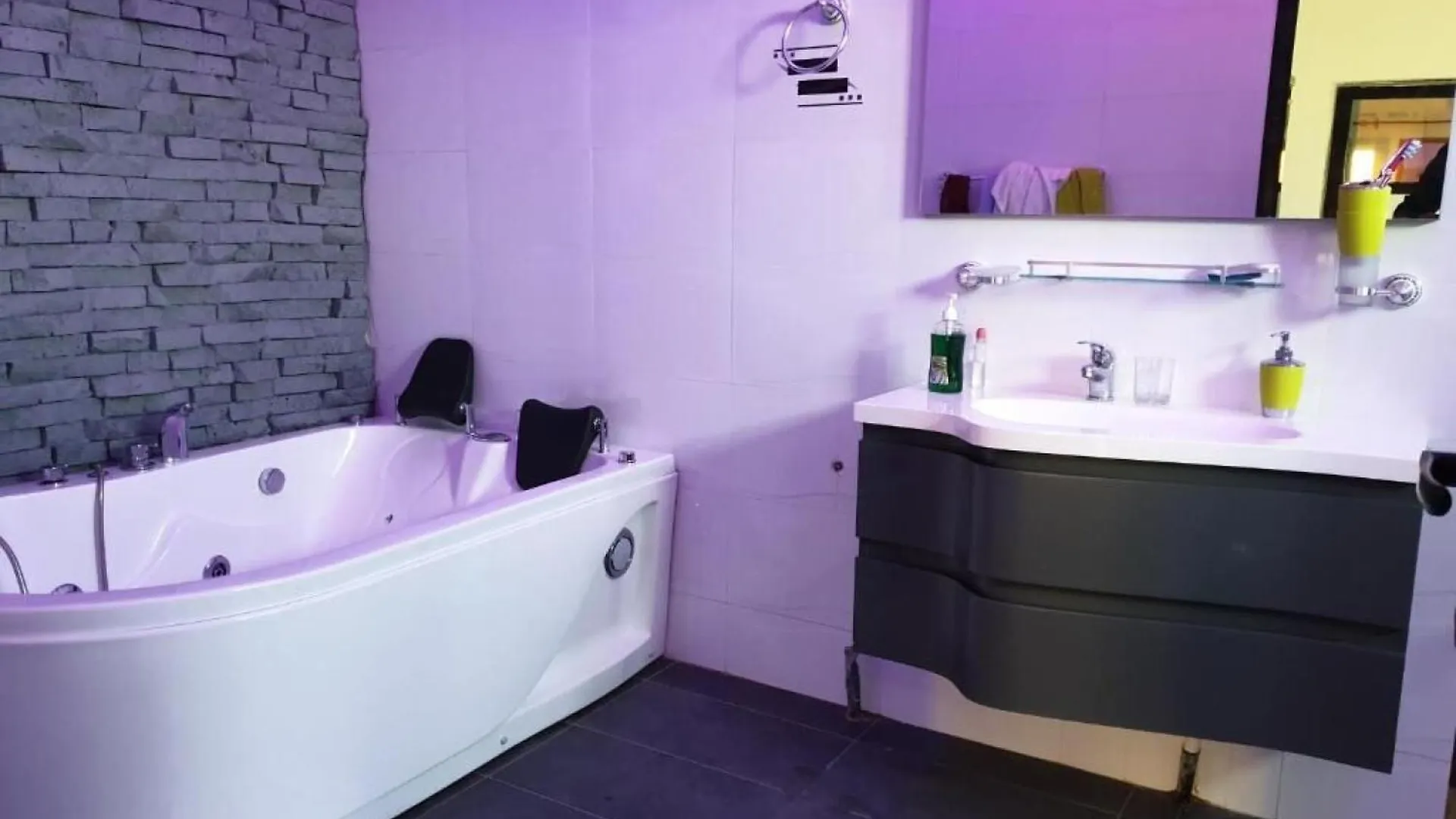 Belle Appartement Avec Jaccuzzi A Diamniadio Dakar